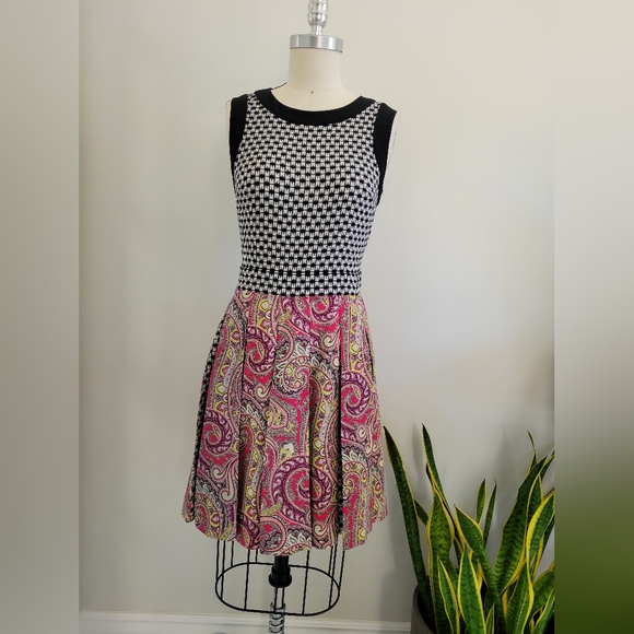 ETRO black, white and colourful patterned pleated dress - Picture 2 of 9